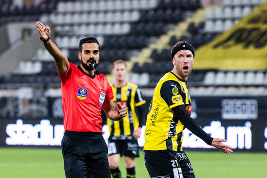 Häckens Rasmus Lindgren reagerar mot Domare Mohammed