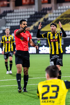 Häckens Rasmus Lindgren reagerar mot Domare Mohammed
