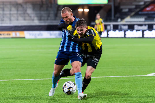 Djurgårdens Nicklas Bärkroth och Häckens Patrik Wålemark