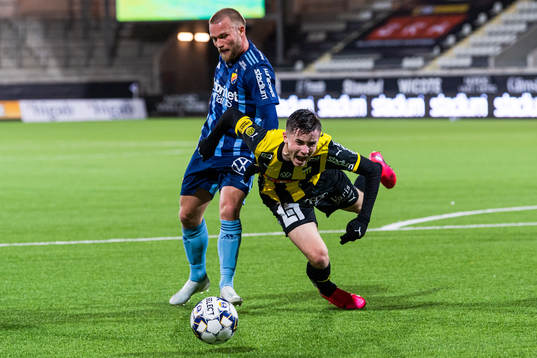 Djurgårdens Nicklas Bärkroth och Häckens Patrik Wålemark