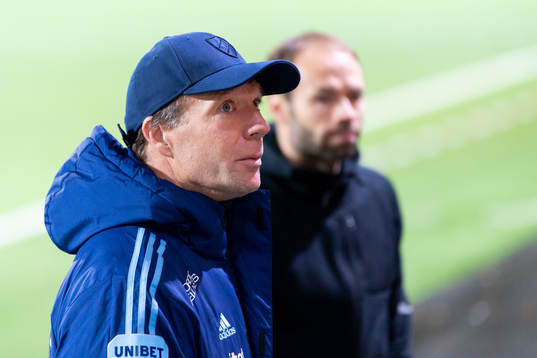 Djurgårdens tränare Kim Bergstrand blir intervjuad