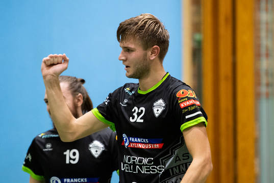 Åstorp Kvidinges Mikey Carlsson jublar