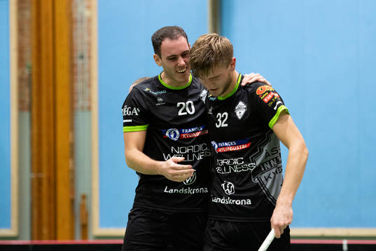 Åstorp Kvidinges Sandro Baas och Mikey Carlsson jublar
