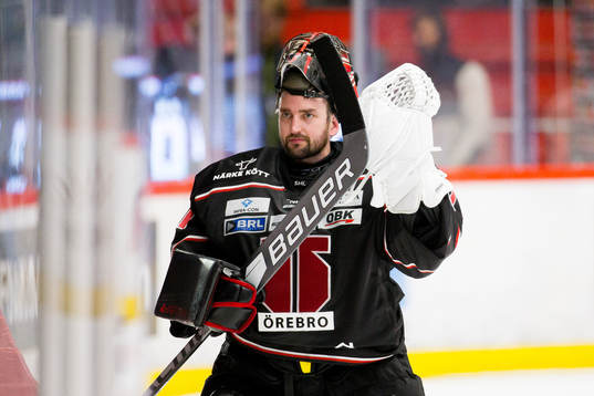 Örebros målvakt Jhonas Enroth jublar