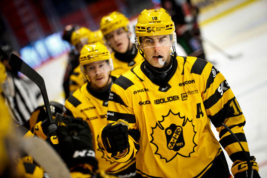 Skellefteås Joakim Lindström jublar vid 3-2
