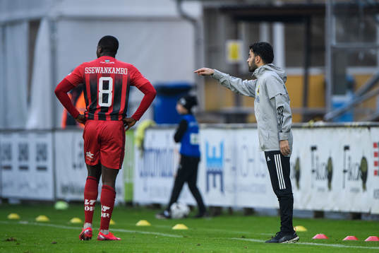 Östersunds Isak Ssewankambo och assisterande tränare Amir