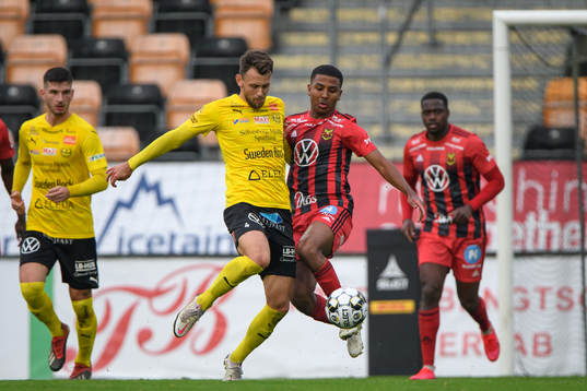 Mjällbys Max Watson och Östersunds Nebiyou Perry