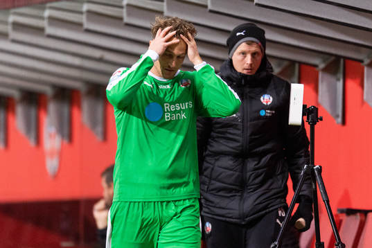 Helsingborgs målvakt Anders Lindegaard reagerar när han