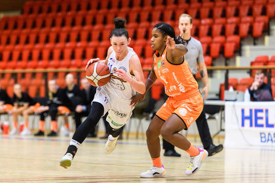 Helsingborgs Isabelle Finke och Umeås Janee Thompson