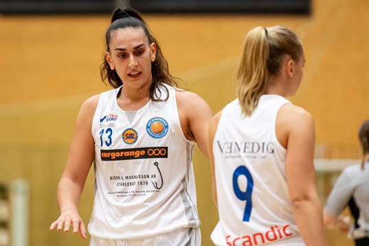 Helsingborgs Vasiliki Louka och Vendela Genell deppar
