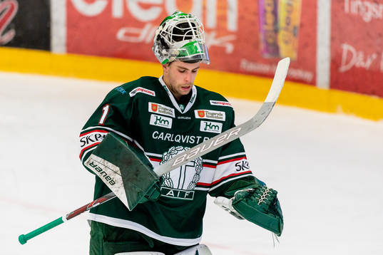 Tingsryds målvakt Andreas Ljunggren deppar