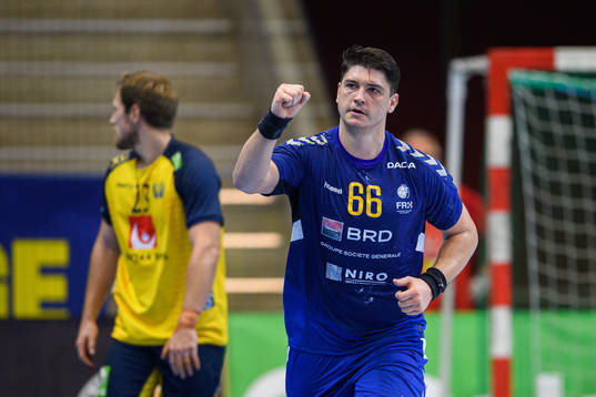 Gabriel Dumitriu of Romania celebrates