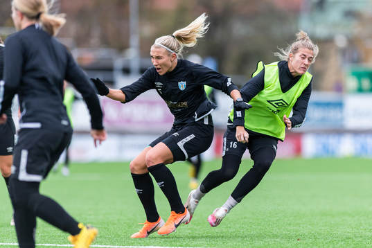Emma Koivisto skadar sig