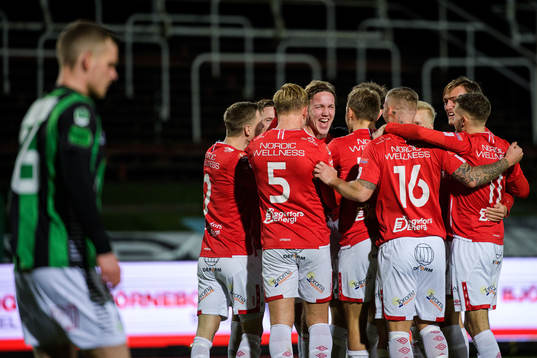 Degerfors Adam Carlén jublar