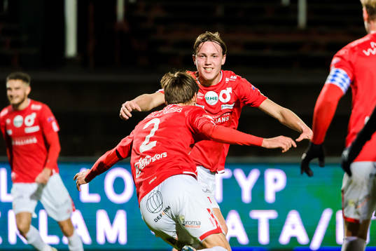 Degerfors Adam Carlén och Gustav Granath jublar