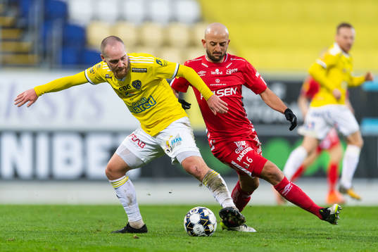 Falkenbergs Christoffer Carlsson och Elfsborgs Robert Gojani