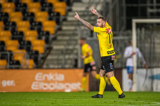 Mjällbys Martin Spelmann jublar efterJacob Bergström  (ej