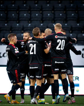 Kalmarspelarna jublar vid Örebrosjälvmål till 0-1