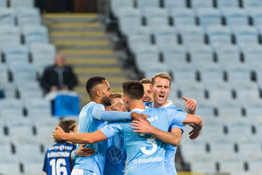 Malmö FFs Anders Christiansen jublar med lagkamrater