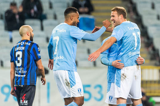 Malmö FFs Anders Christiansen jublar med Isaac Kiese