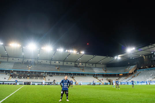Fyrverkerier (röda prickar) utanför Eleda Stadion