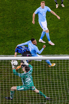 Malmö FFs  Isaac Kiese Thelin gör 1-0 bakom Sirius