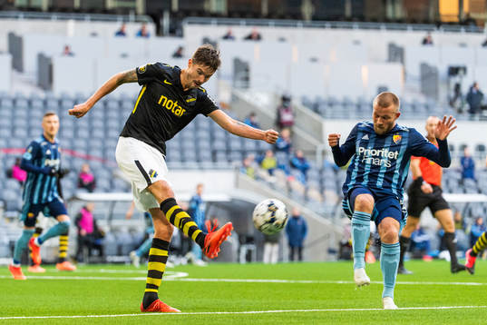 s Mikael Lustig och Djurgårdens Nicklas Bärkroth