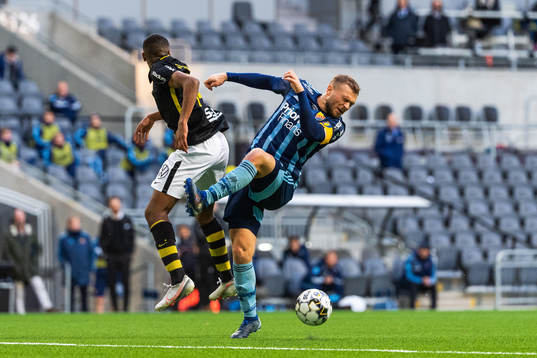 s Paulos Abraham och Djurgårdens Jesper Karlström