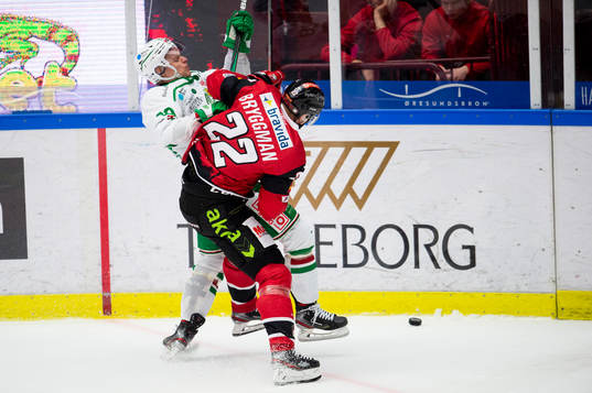 Malmö Redhawks Lars Bryggman och Rögles Anton Bengtsson