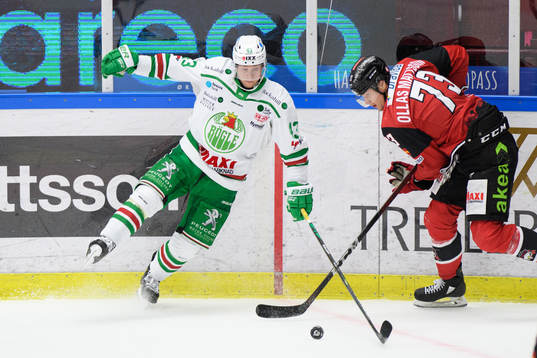 Rögles Olli Palola och Malmö Redhawks Adam Ollas Mattsson