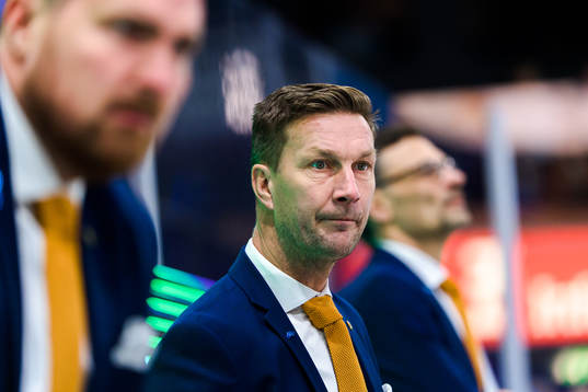 Färjestads huvudtränare Johan Pennerborn deppar
