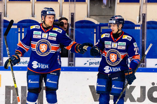 Växjös Ilari Melart och Jacob Forsbacka-Karlsson jublar