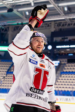 Örebros Robin Kovacs jublar