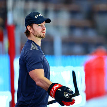 Linköpings Andrew Gordon före ishockeymatchen i SHL