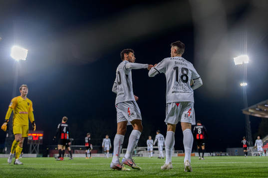 Sirius Joakim Persson och Laurent Shabani jublar