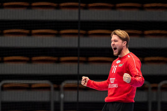 Helsingborgs målvakt Linus Olsson jublar