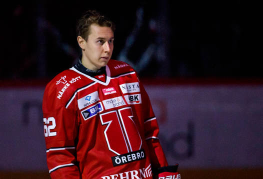 Örebros Robert Leino utan hjälm