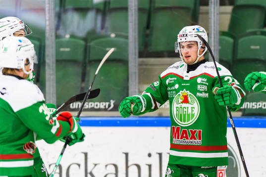Rögles Nils Höglander jublar