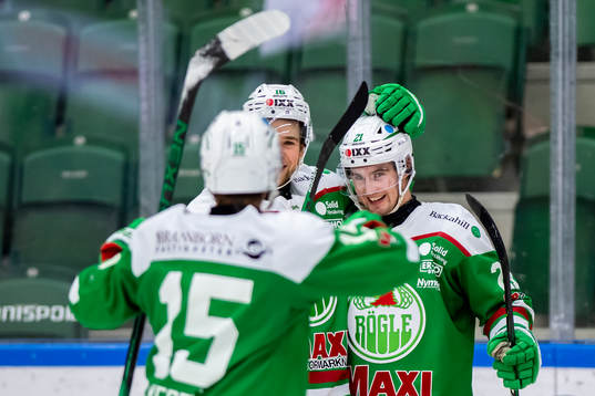 Rögles Nils Höglander jublar