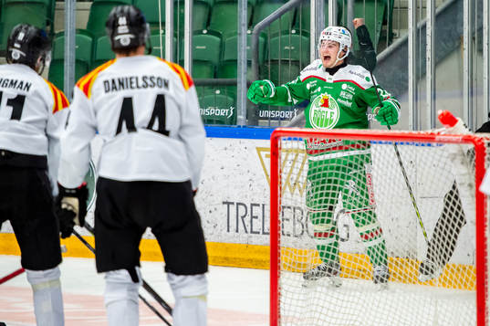 Rögles Nils Höglander jublar