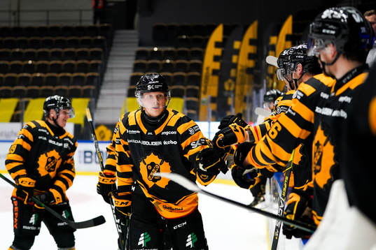 Skellefteås Linus Lindström jublar