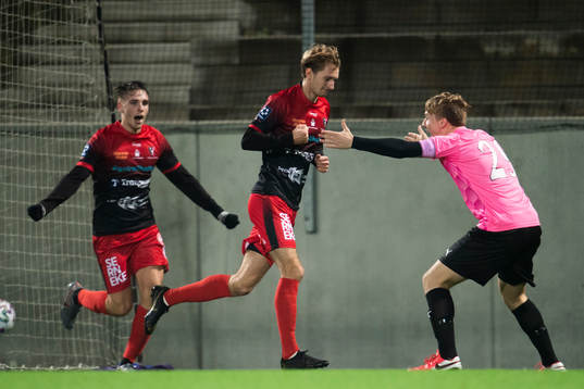 Trollhättans Markus Johansson jublar medan Lunds Jesper