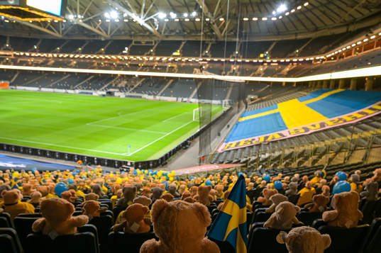 Teddy bears are placed out in the stands for Min stora dag