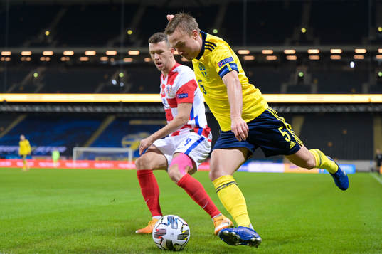 Ivan Perisic of Croatia and Pierre Bengtsson of Sweden