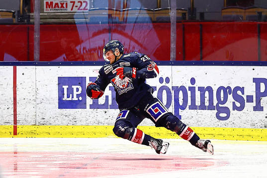 Linköpings Hampus Larsson faller och klarar inte att stå