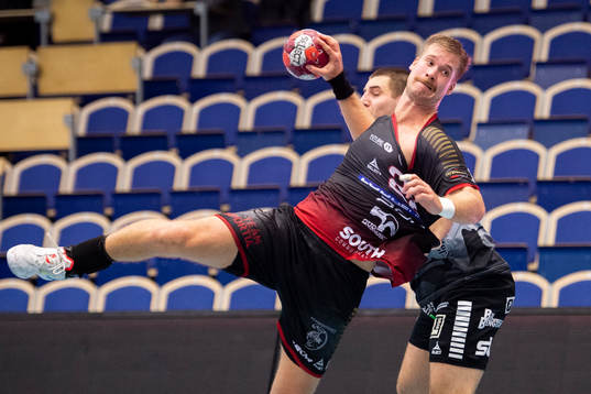 HK Malmös Viktor Östlund och IFK Ystads Jonathan Mollerup