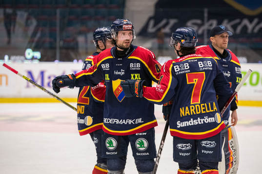 Djurgårdens Jacob Josefson jublar med Robert Nardella