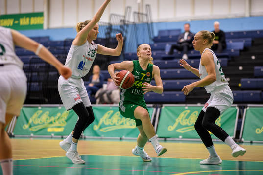 Alviks Klara Lundquist mot IK Eos Sara Lundqvist och Kajsa