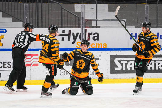 Skellefteås Jonatan Berggren jublar