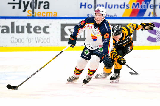 Djurgårdens Kalle Östman och Skellefteås Rickard Hugg
